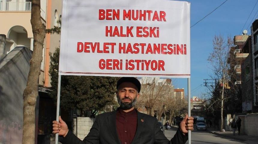 Muhtardan Pankartlı Hastane Talebi