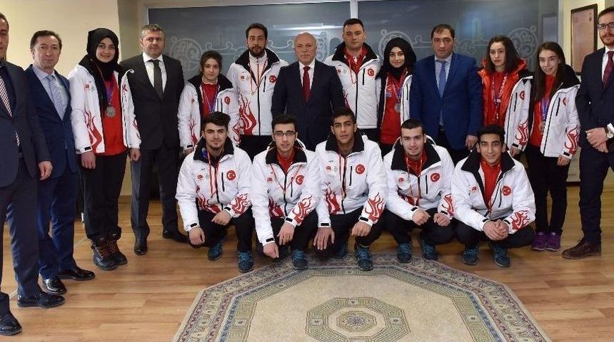 Eyof&rsquo;un Yıldızlarından Başkan Sekmen&rsquo;e Ziyaret