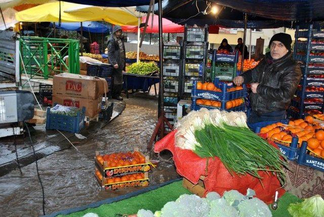 Mudanya’da Pazar Yeri Dereye Döndü