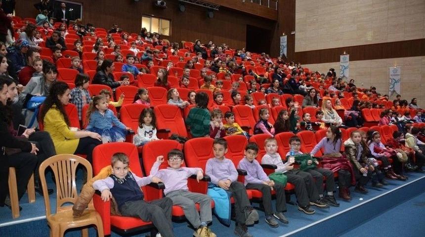 Parmak Kız S&uuml;leymanpaşalı &Ccedil;ocukları Eğlendirdi