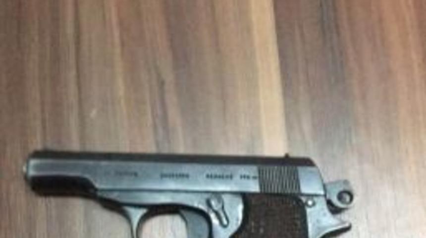 Salihli&rsquo;de Ruhsatsız Tabanca Yakalandı