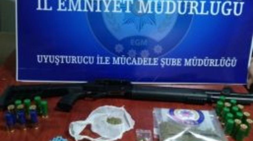 Sakarya&rsquo;da Uyuşturucu Operasyonu: 5 G&ouml;zaltı