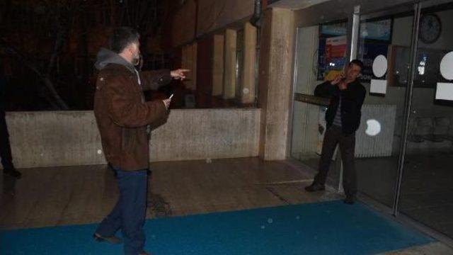 Kütahya Valiliği Önünde Ustura Ile Intihar Girişimi