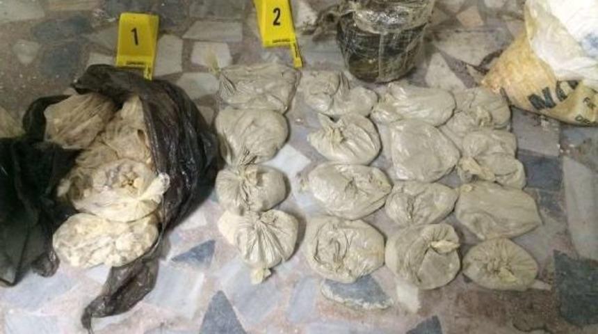 İstanbul'da 111.5 Kilo Bomba Malzemesi Ele Ge&ccedil;irildi