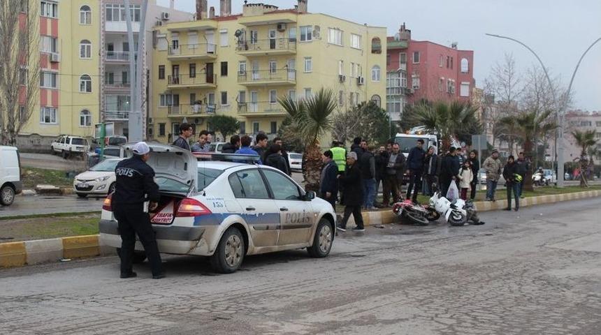 Balıkesir&rsquo;de İki Motosiklet &Ccedil;arpıştı: 2 Yaralı