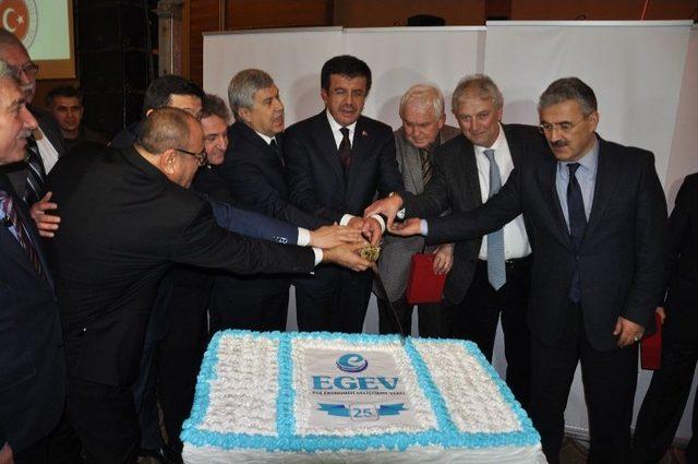 Bakan Zeybekci’den Bilgi Ve Teknoloji Vurgusu 1