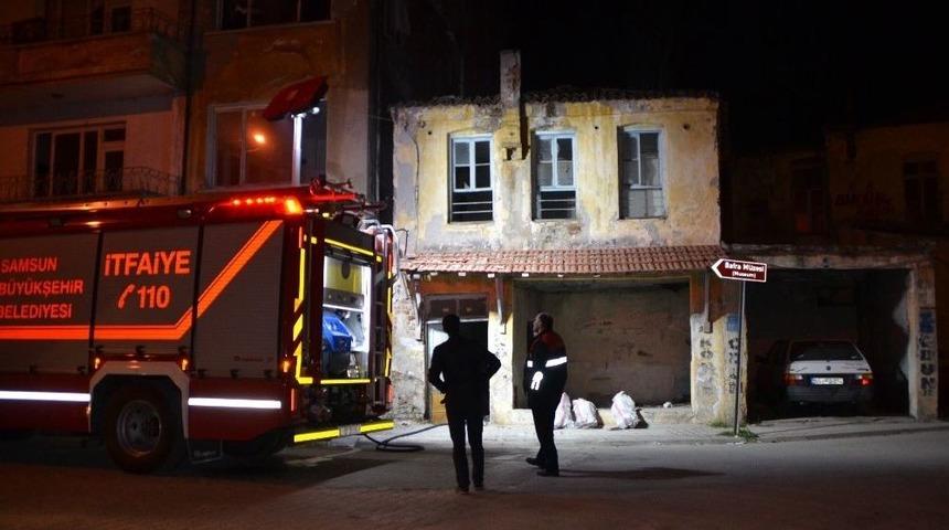 Bafra&rsquo;da Metruk Binada Yangın