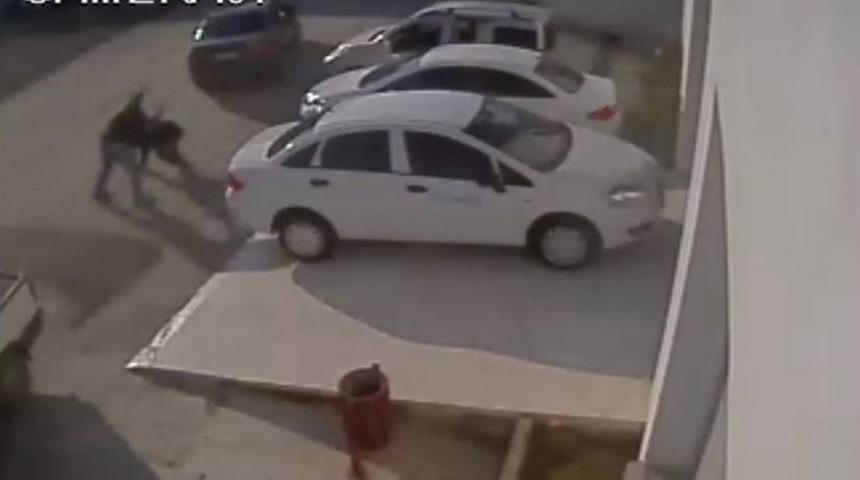 1 Kişinin &Ouml;ld&uuml;ğ&uuml;, 4 Kişinin Yaralandığı Silahlı Kavga G&uuml;venlik Kamerasında