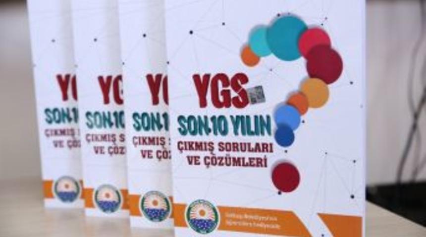 G&ouml;lbaşı Belediyesi &Ouml;ğrencilere Ygs Kitapları Dağıttı