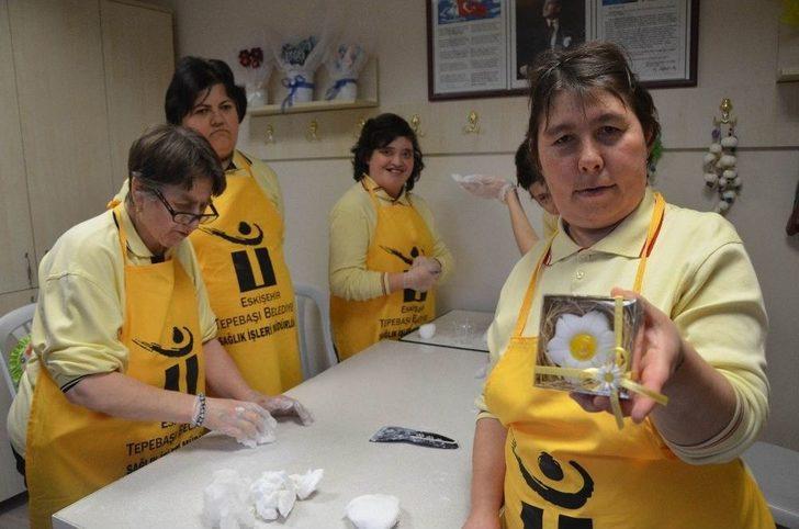 (özel Haber) Engelleri Sabundan Yaptıkları Nikah Şekerleriyle Aşıyorlar G1