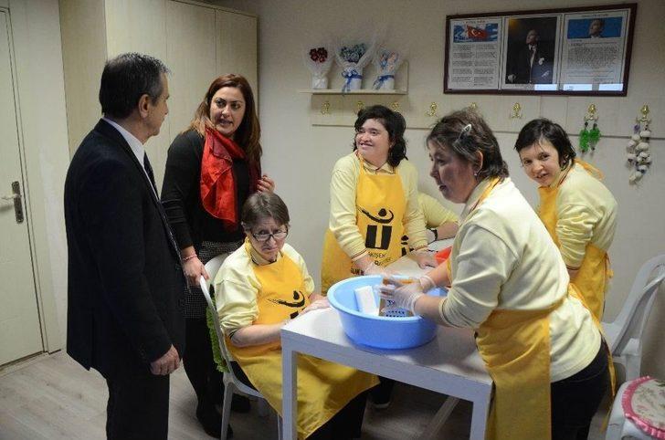 (özel Haber) Engelleri Sabundan Yaptıkları Nikah Şekerleriyle Aşıyorlar G2