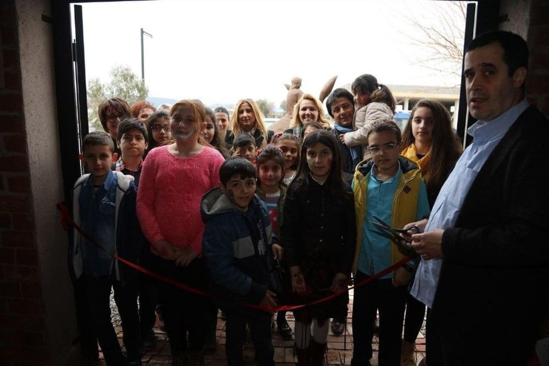 &Ccedil;ocuklar Hayallerini Resmetti