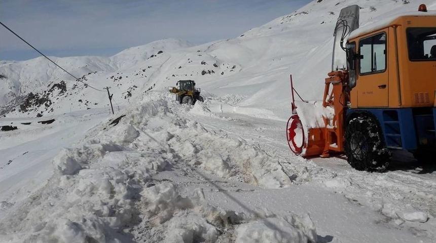 Hakkari&rsquo;de K&ouml;y Ve Mezra Yolu Yeniden Ulaşıma A&ccedil;ıldı
