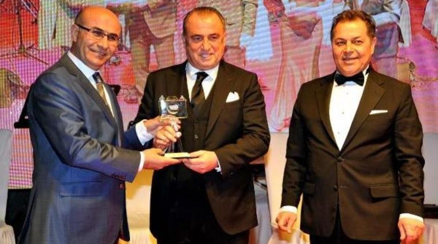 Fatih Terim'e Memleketi Adana'da Onur &Ouml;d&uuml;l&uuml; Verildi