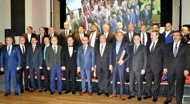 Fatih Terim e Memleketi Adana da Onur &Ouml;d&uuml;l&uuml; Verildi 1