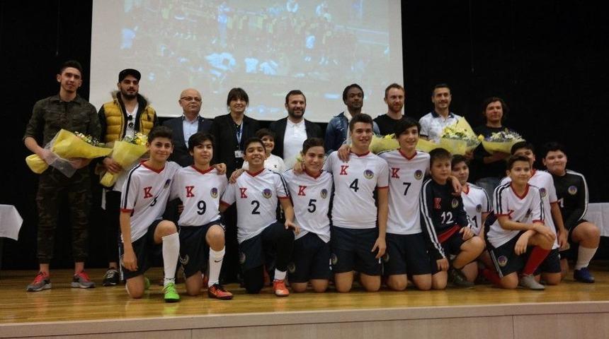 G&ouml;ztepeli Futbolcular &Ouml;ğrencilerle Buluştu