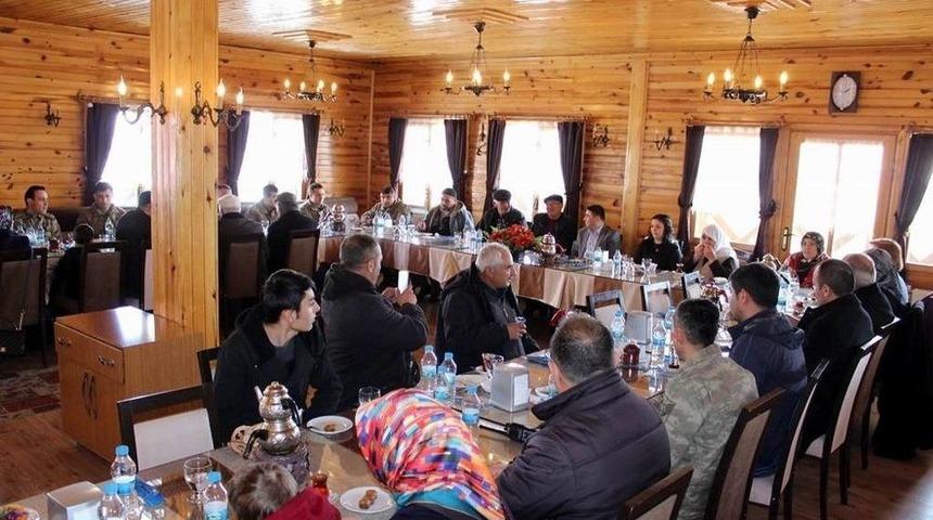 Yıldızeli Kaymakamı Keskin, Şehit Aileleri Ve Gazilerle Bir Araya Geldi