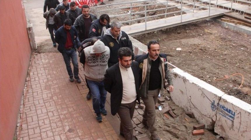 Sosyal Medyadan Ter&ouml;r Propagandası Yapan 6 Kişi Adliyede