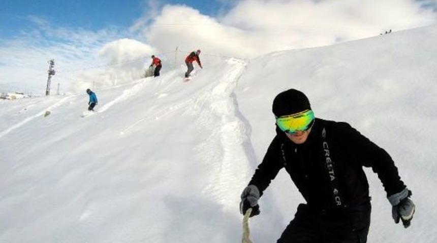 Rize'de Tahtayla Kayan K&ouml;yl&uuml;ler Snowboard Ustası Oldu