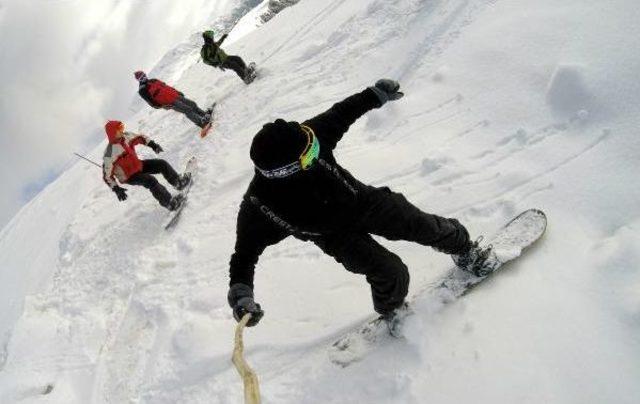 Rize de Tahtayla Kayan K&ouml;yl&uuml;ler Snowboard Ustası Oldu 1
