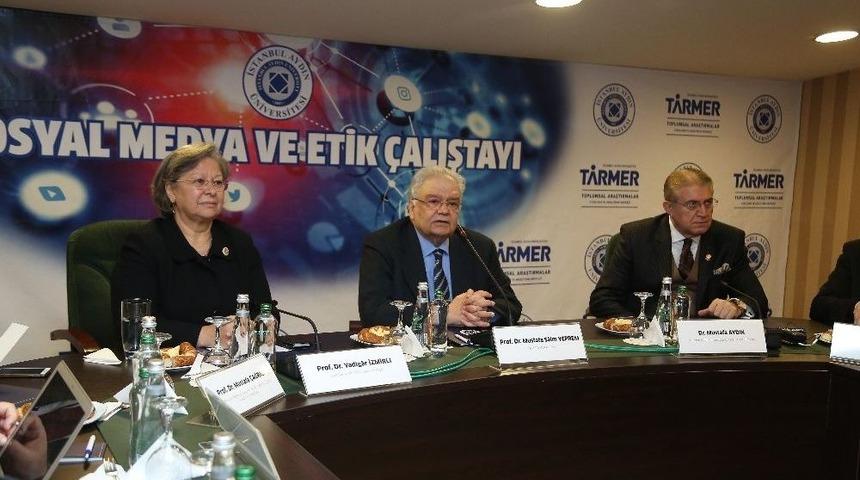 Sosyal Medyanın Etik Sorunları İa&uuml;&rsquo;de Tartışıldı