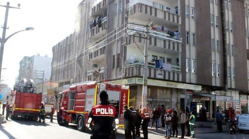 Adıyaman&rsquo;da Suriyelilerin Kaldığı Evde Yangın &Ccedil;ıktı