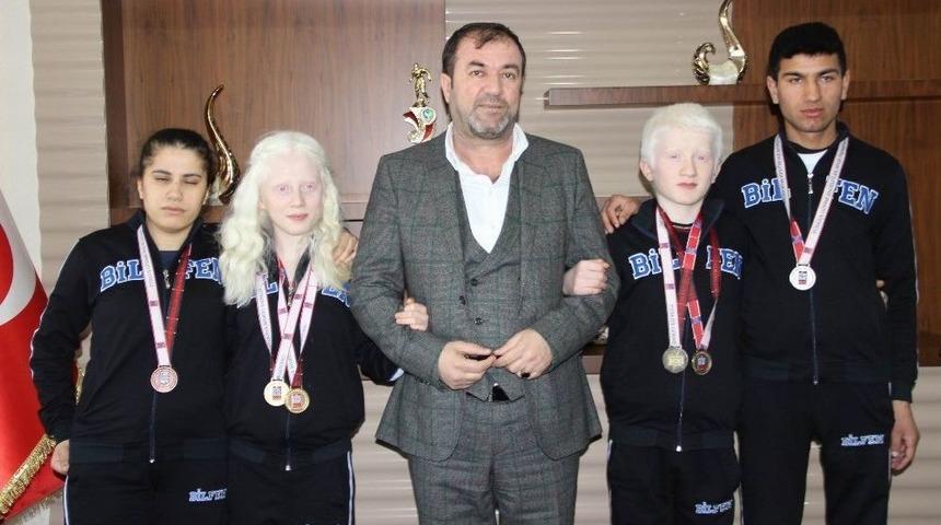 G&ouml;rme Engelli Kardeşlerden B&uuml;y&uuml;k Başarı