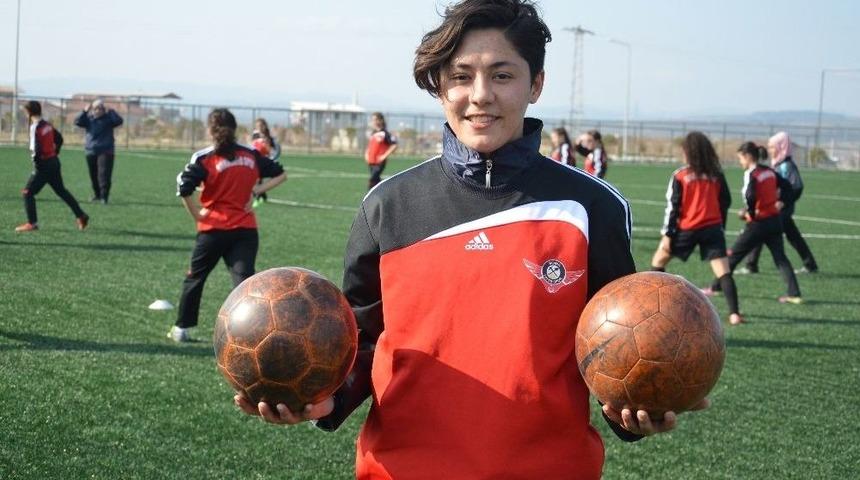 Berfin Demir: "soma Faciasından &Ccedil;ok Etkilenmiştim, Ama Elimden Bir Şey Gelmemişti"