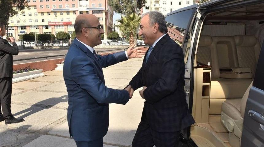 Eski Adana Valisi Mustafa B&uuml;y&uuml;k&rsquo;ten Vali Demirtaş&rsquo;a Ziyaret