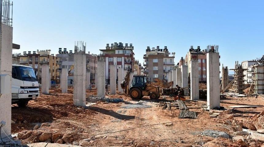 Başkan Tütüncü, Şafak Kapalı Pazarı İnşaatını İnceledi