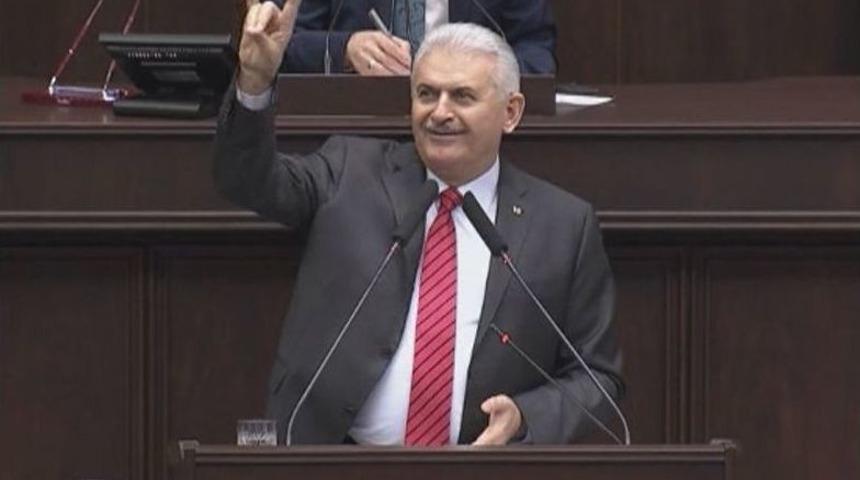 Başbakan Yıldırım&rsquo;dan, Grup Toplantısında Bozkurt İşareti