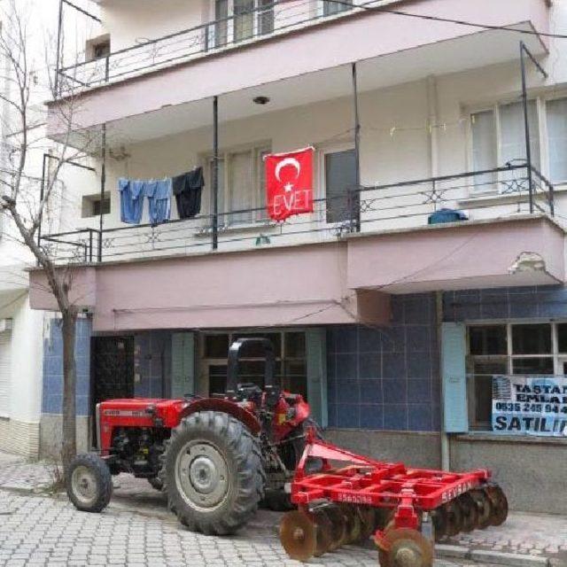 Türk Bayrağına 'evet' Işleyerek Yapılan Çağrıya Tepki