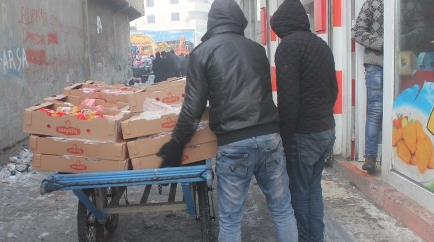 Dondurucu Soğukta Ekmek Kavgası