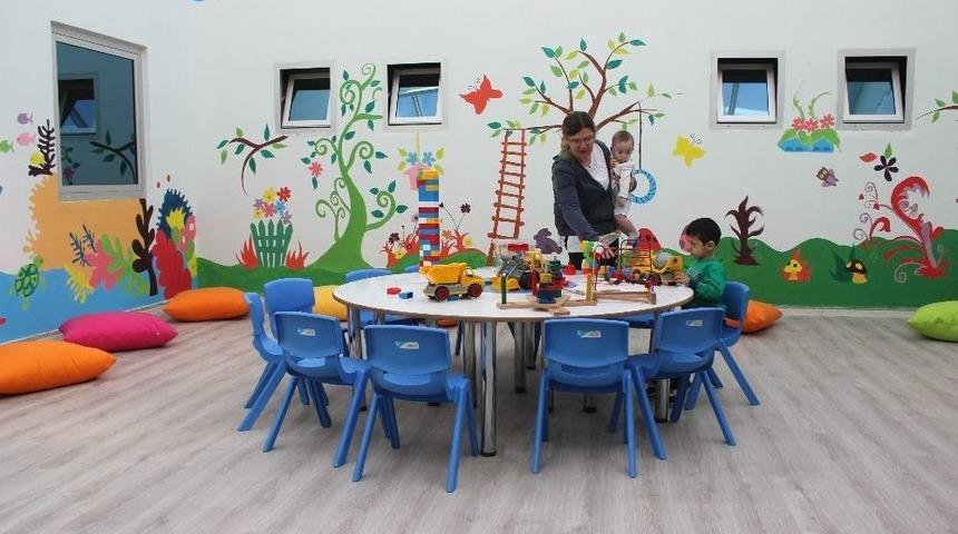 &Ccedil;ocuk Doktorları Hastaneye Oyun Salonu Yaptı