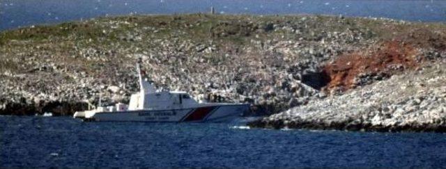 Türk Askerinden Kardak'ta Yakın Inceleme