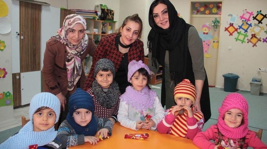 Batman G&ouml;n&uuml;ll&uuml;ler Derneğinden Fakir &Ouml;ğrencilere Atkı Ve Bere Yardımı