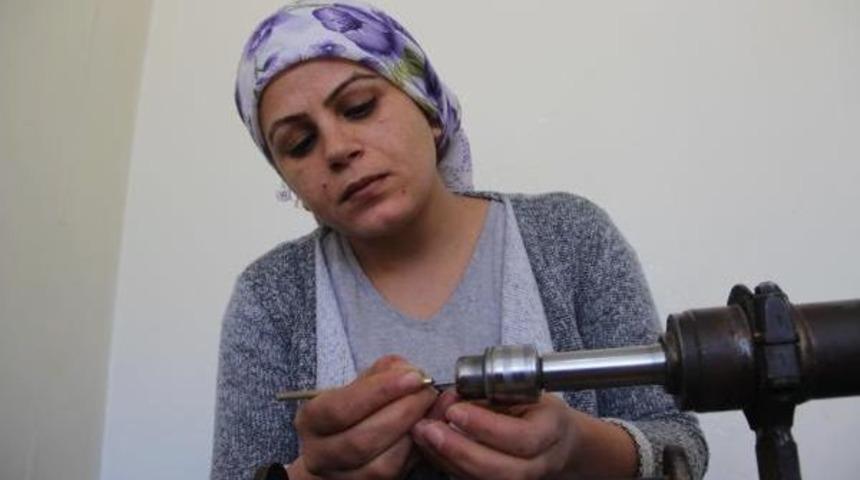 Diyarbakır'dan Fransa Ve Dubai'ye Tesbih G&ouml;nderen Kadın