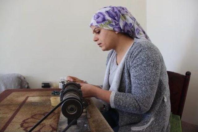 Diyarbakır'dan Fransa Ve Dubai'ye Tesbih Gönderen Kadın