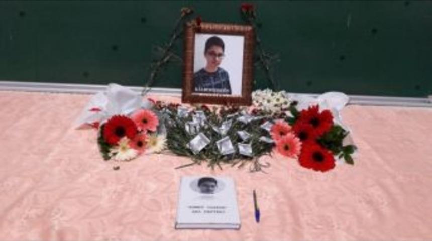 Vahşi Cinayete Kurban Giden Ahmet İ&ccedil;in Arkadaşlarından Anma