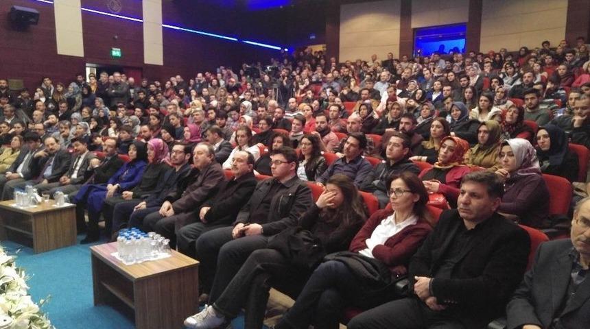 &rsquo;sel&ccedil;uklu&rsquo;nun Şifreleri&rsquo; Kitabının Uşak&rsquo;taki Galasına Yoğun İlgi