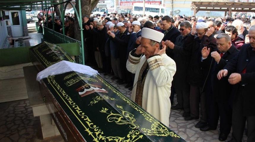 &Ouml;l&uuml;m&uuml;n Secdede Yakaladığı Yaşlı &Ccedil;ift Son Yolculuğuna Uğurlandı