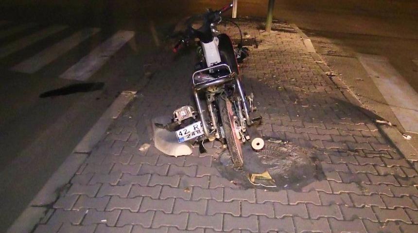 Otomobil Motosiklete &Ccedil;arptı: 1 Yaralı