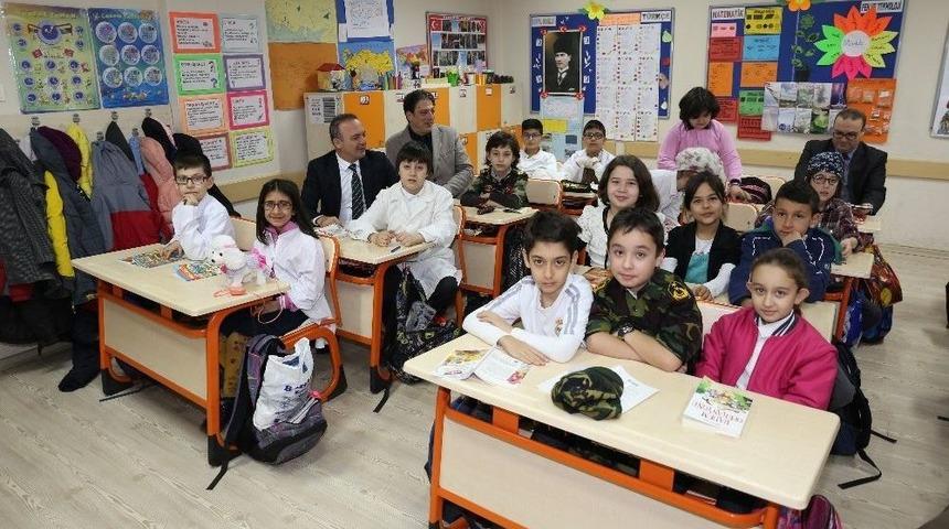 Burhaniye&rsquo;de Kitap Okuma Saatleri Devam Ediyor