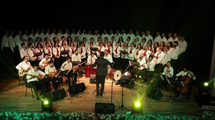 Odunpazarı Belediyesi T&uuml;rk Halk M&uuml;ziği Korosu M&uuml;zikseverlerle Buluştu