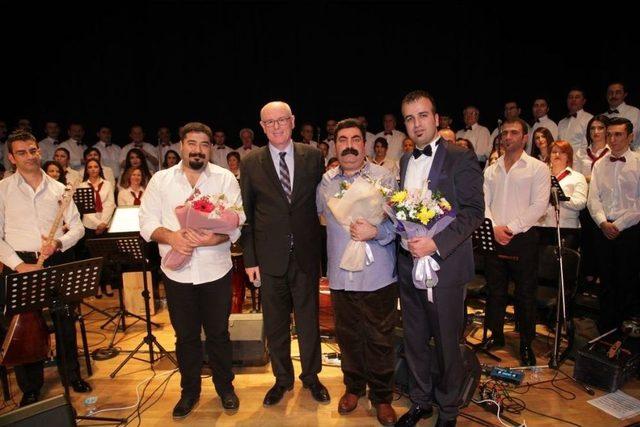 Odunpazarı Belediyesi Türk Halk Müziği Korosu Müzikseverlerle Buluştu