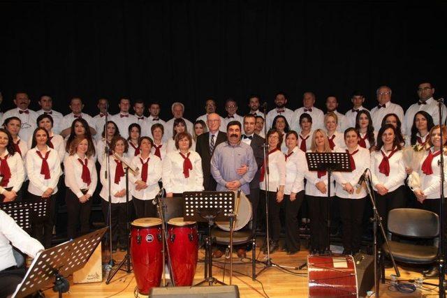 Odunpazarı Belediyesi Türk Halk Müziği Korosu Müzikseverlerle Buluştu