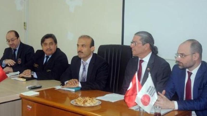 'yetkisiz Iş Takip&ccedil;ileri G&uuml;mr&uuml;k Memurunu R&uuml;şvete Alıştırıyor'