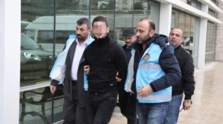 Hırsızlık Su&ccedil;undan Aranan Gen&ccedil; Yakalandı