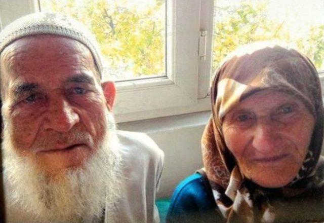 Sobadan Zehirlenip &Ouml;len &Ccedil;iftin Cenaze Namazlarını Imam Oğulları Kıldırdı 2