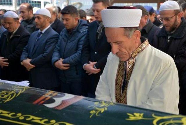 Sobadan Zehirlenip &Ouml;len &Ccedil;iftin Cenaze Namazlarını Imam Oğulları Kıldırdı 3